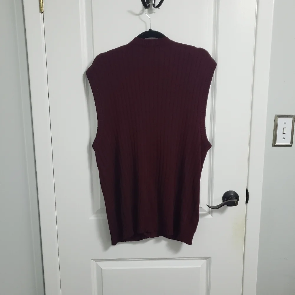 VINTAGE LUMIERE Burgundy Sleeveless Knit Vest - Picture 3 of 5